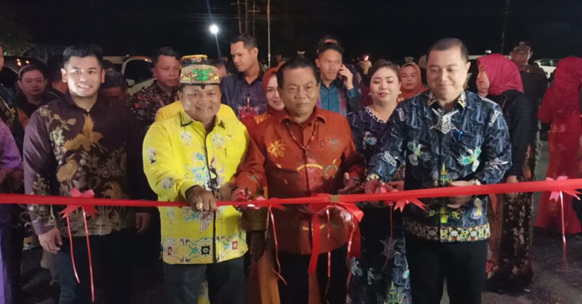 Bupati Kapuas Resmikan Bazar Ekonomi Kreatif Ekspro 2025