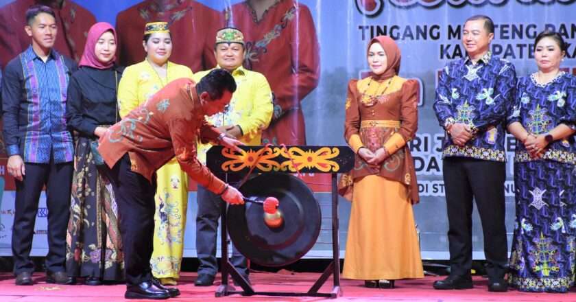 Bupati Kapuas Resmi Membuka Festival Budaya Tingang Menteng Panunjung Tarung 2025
