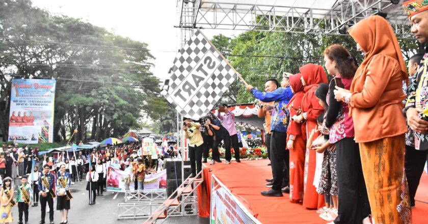 Ribuan Pelajar di Kapuas Ramaikan Pawai Budaya