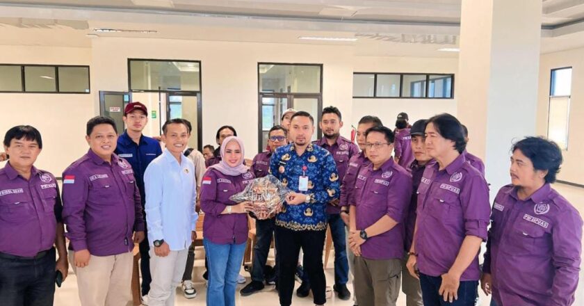 Perkuat Sinergi PWI Kapuas Bersama PWI Kotabaru Fokus Tingkatkan Sektor Wisata sebagai Sumber PAD