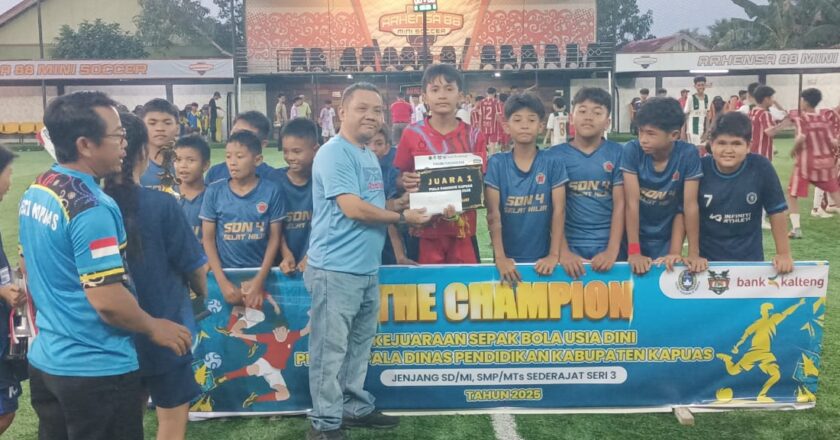 MTSN 1 Kuala Kapuas Juarai Turnamen Mini Soccer Pelajar Kapuas