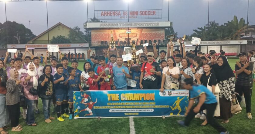 Turnamen Mini Soccer Perebutkan Piala Kepala Dinas Pendidikan Kapuas 2025 Resmi Dibuka