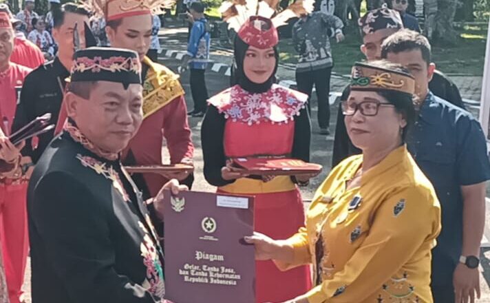 Bupati Kapuas Pimpin Upacara Peringatan Hardiknas dan Hari OTDA ke-28 Tahun 2025
