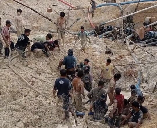Tanah Longsor Timbun 4 Pekerja Tambang Emas di Kapuas Tengah