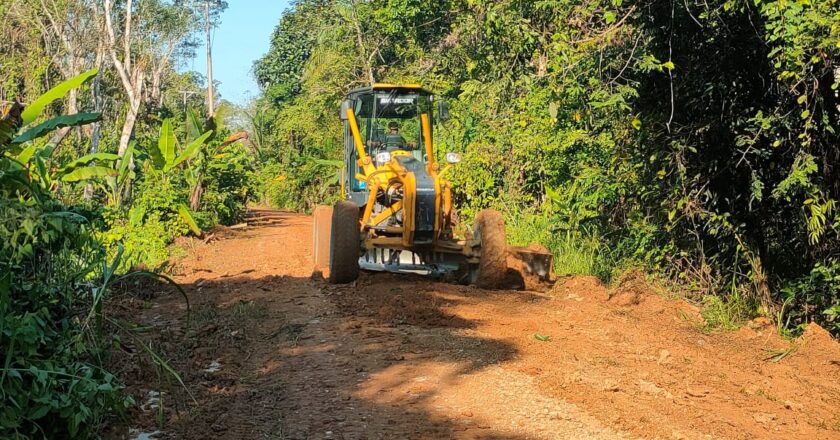Satgas TMMD Kodim 1012/Buntok Lakukan Penggrapan Jalan Desa Talio – Danau Ganting