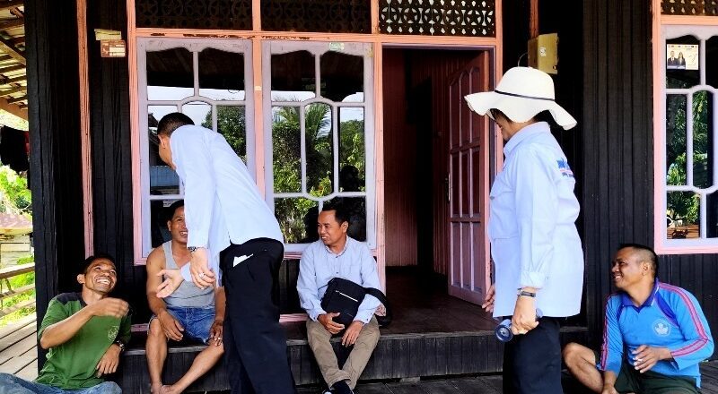 Paslon Jimmy-Inri Kampanye Door to Door di Desa Manjangkan