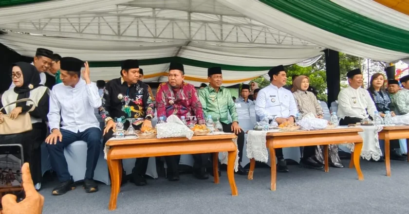 Bupati Murung Raya Hadiri Pawai Taaruf MTQH XXXIII