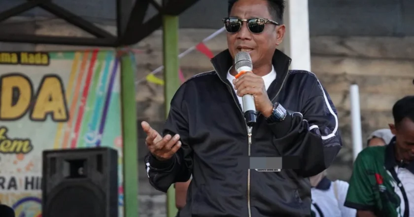 Bupati Heriyus Saksikan Final Turnamen Bola Voli Muara Tuhup Cup-02