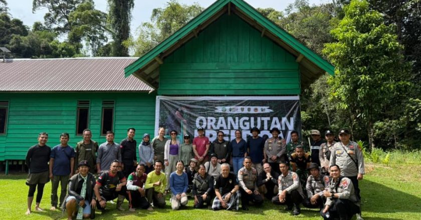 Camat Marikit Dampingi Dubes Denmark dalam Pelepasliaran Orangutan