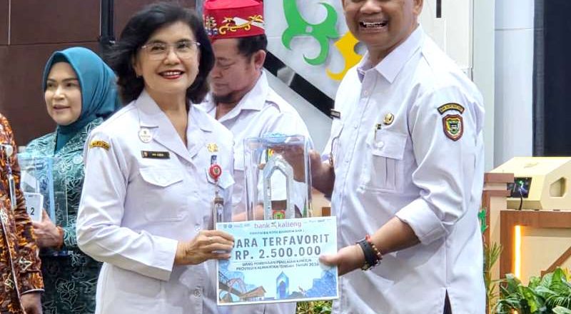Bupati Barito Utara Terima Tiga Penghargaan di Rakorda Bangga Kencana Kalteng 2026