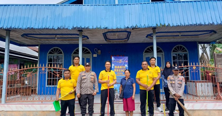 Polres Barsel Gelar Bakti Relegi Bersihkan Tempat Ibadah