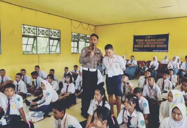 Satlantas Polres Barsel Edukasi Pelajar SMAN 5 Dusun Selatan, Tanamkan Budaya Tertib Berlalu Lintas Sejak Dini