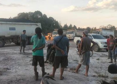 Gaji Tak Dibayar Tujuh Bulan, Eks Karyawan PT Prager Kencana Services Tahan Truk Hauling Batubara