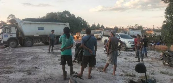 Gaji Tak Dibayar Tujuh Bulan, Eks Karyawan PT Prager Kencana Services Tahan Truk Hauling Batubara