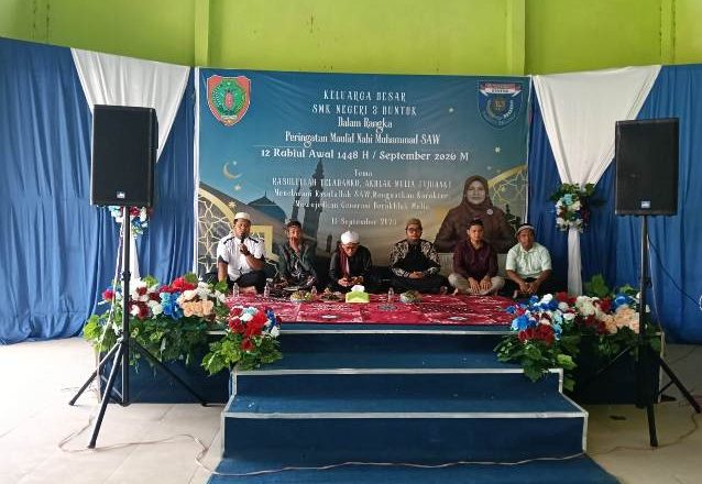 SMKN 3 Buntok Peringati Maulid Nabi : Reni Hartati Tekankan Pentingnya Akhlak Mulia