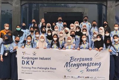 Siswa SMK Maharati Belajar Dunia Jurnalistik dan Percetakan di Kalteng Pos