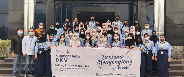 Siswa SMK Maharati Belajar Dunia Jurnalistik dan Percetakan di Kalteng Pos